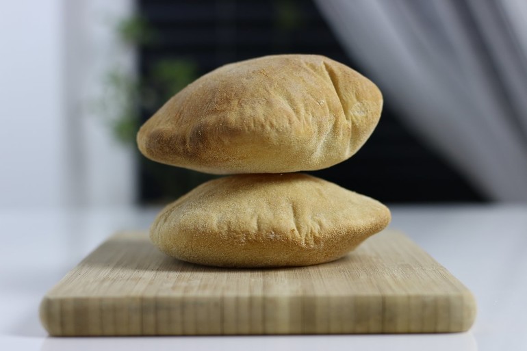 Chlebek pita z mąki orkiszowej