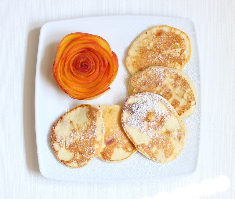 dodatkowy obraz dla Serowe pancakes z bananem i brzoskwinią