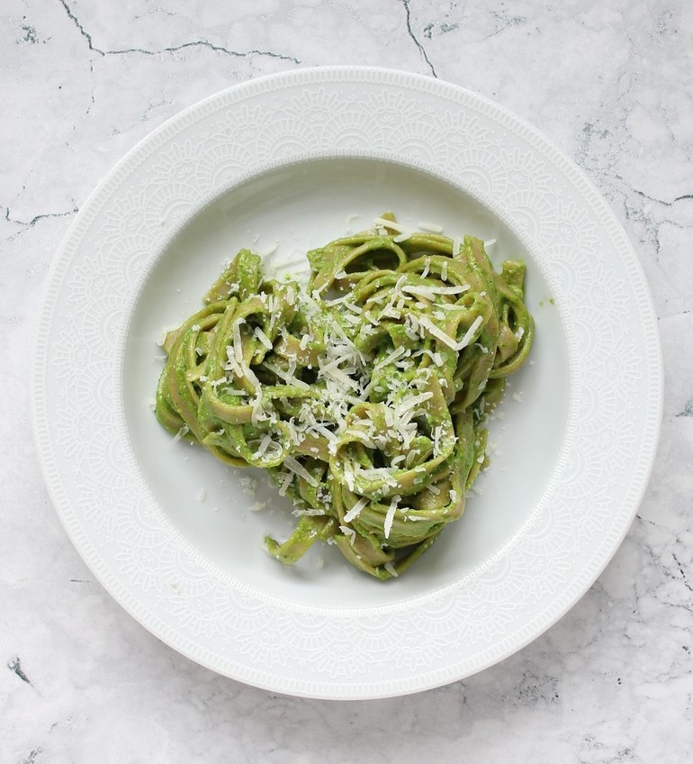 Makaron tagliatelle z pesto z rukoli