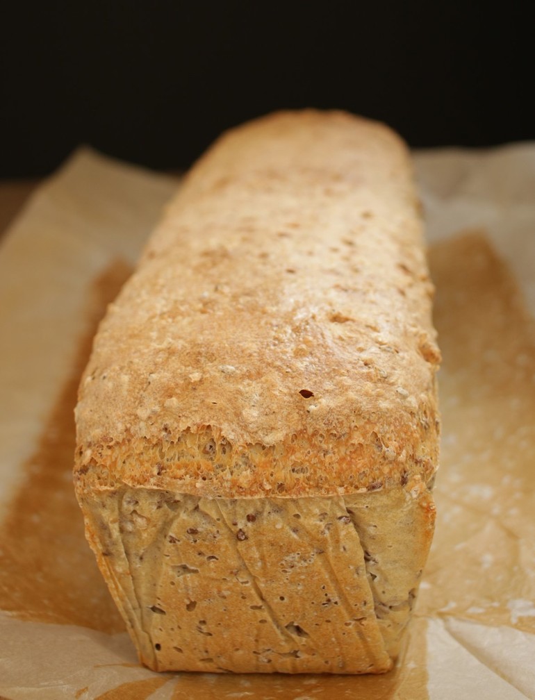 dodatkowy obraz dla Chleb pszenny z siemieniem lnianym i słonecznikiem (bez wyrabiania)