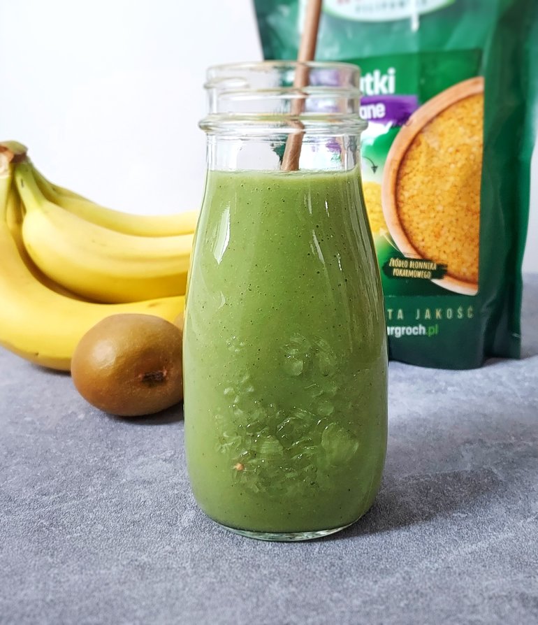 Smoothie z płatkami jaglanymi, bananem, szpinakiem i kiwi